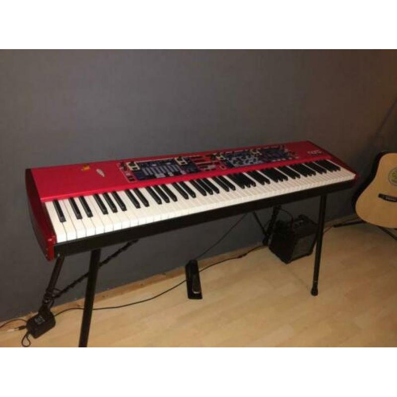 Nord Stage 88 met tas
