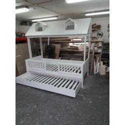 Strandhuisbed met kast