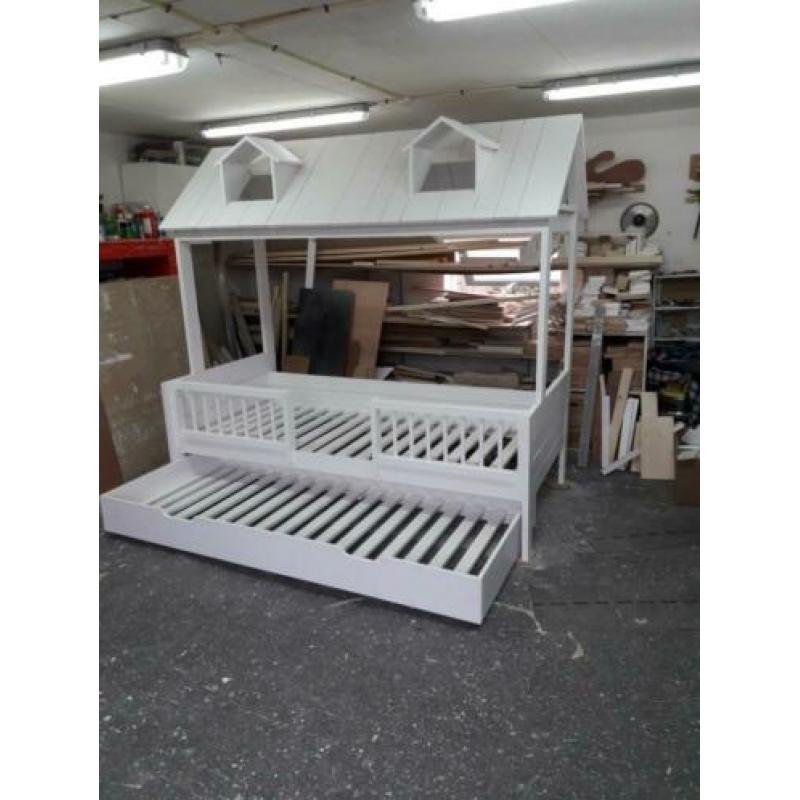 Strandhuisbed met kast