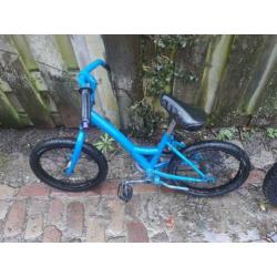 Te koop. 3x crossfiets en een step.