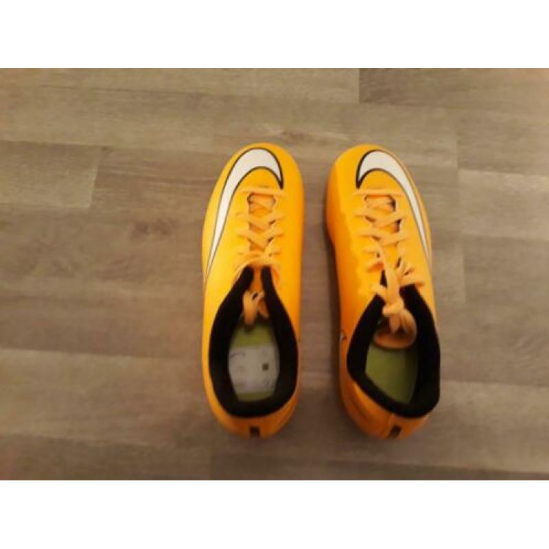 Nike JR Merc. Vortex II FG-R voetbalschoenen maat 35 - nieuw