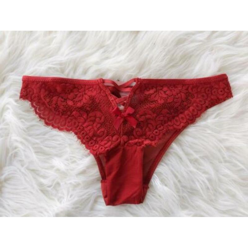 Sexy rode slip van Hunkemoller maat XS