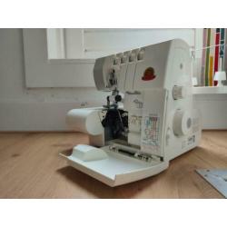 Singer Lockmachine met differentieel transport