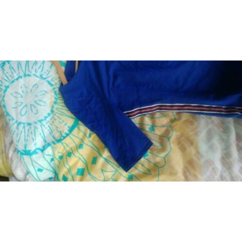 2 jurkjes rood en blauw van het merk Saares maat XL