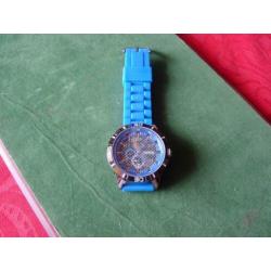 Horloges, dames of jeugd blauw + herenhorloge.