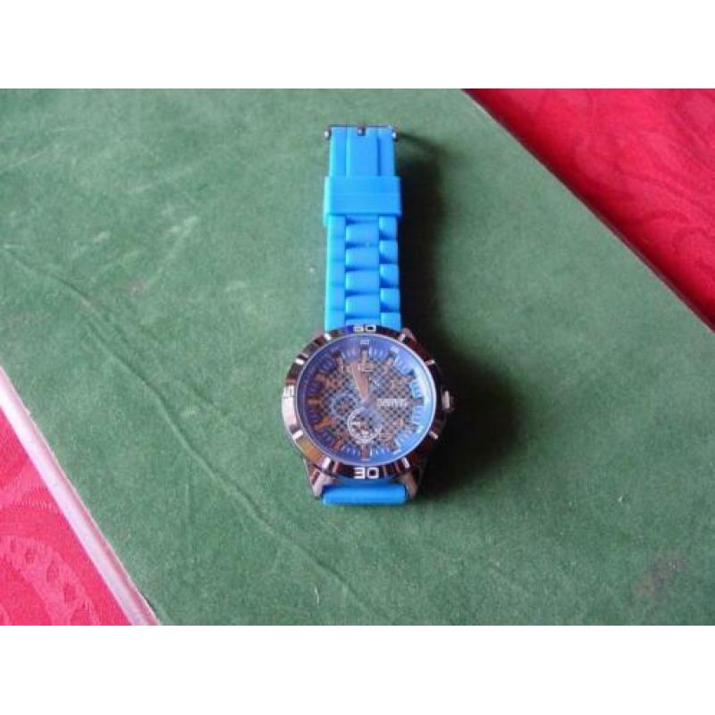 Horloges, dames of jeugd blauw + herenhorloge.