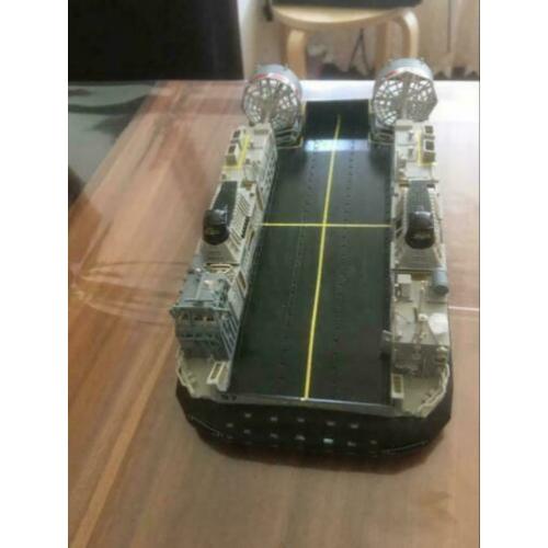 US Navy Landing Craft Air Cushion 1:144 gebouwd