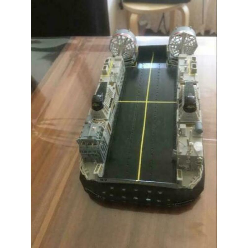 US Navy Landing Craft Air Cushion 1:144 gebouwd