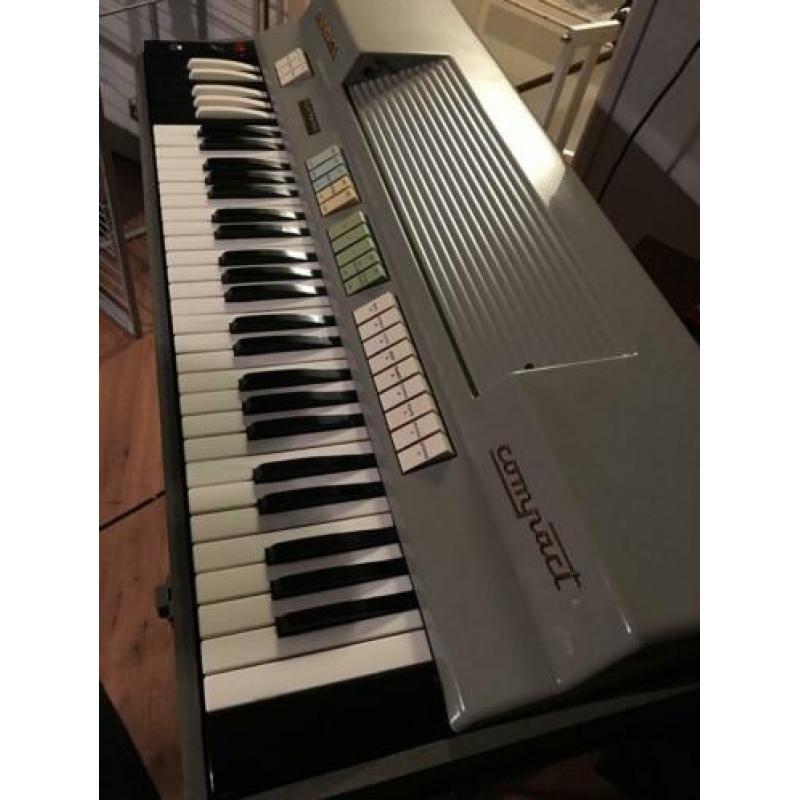 Farfisa Compact + F40 buizenversterker uit 1965