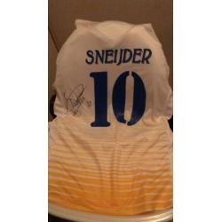Officiële wedstrijdshirt gesigneerd door Wesley Sneijder