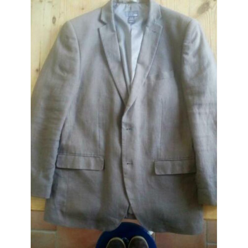 Colbertje. Merk H&M. Maat 50, kleur beige.