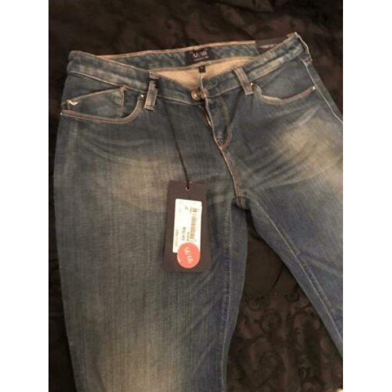 Armani jeans maat 27