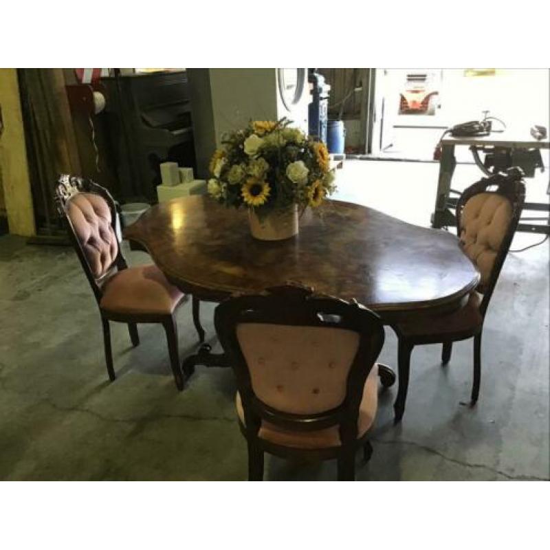 Eetkamertafel met 4stoel