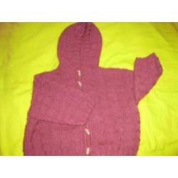 Mooi paars handmade vest ( houtje / touwtje ), mt 92 98 104