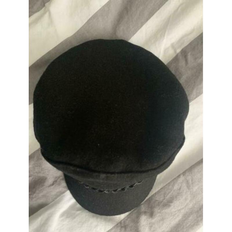 Nieuwe schipperspet van pull and bear