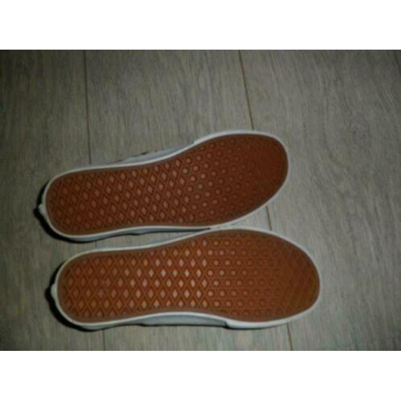 Vans, maat 37 model "slip on kenya black" zo goed als nieuw