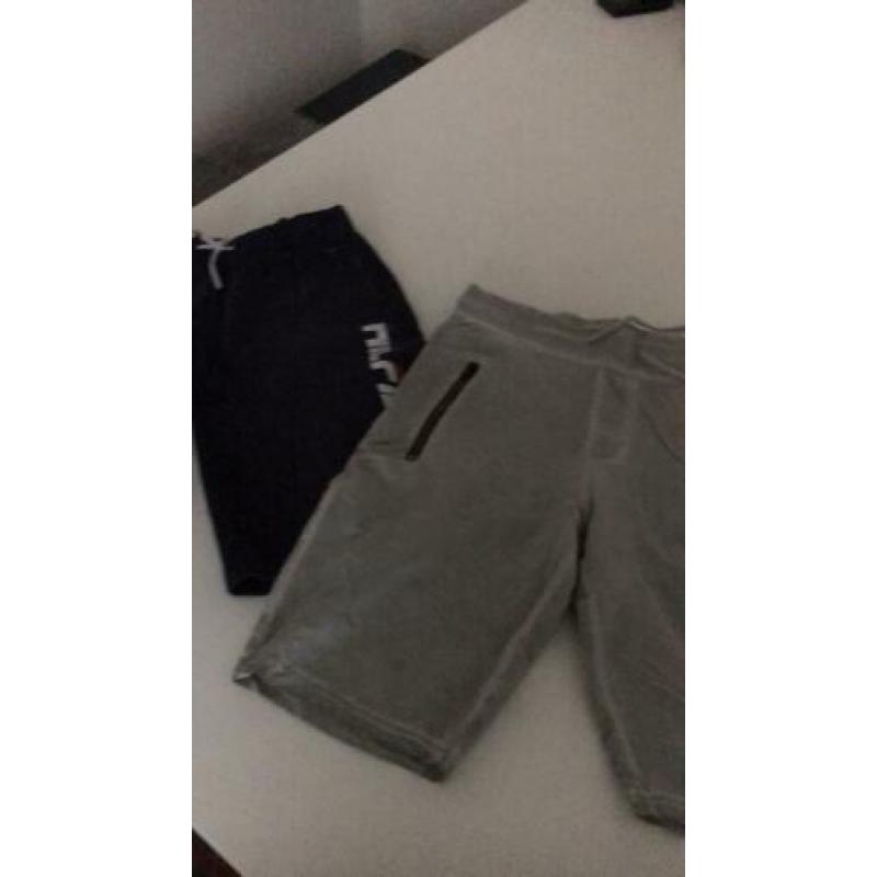 2 korte broeken mt XS