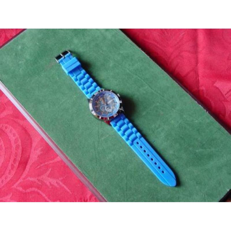 Horloges, dames of jeugd blauw + herenhorloge.