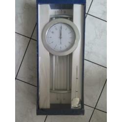 wandklok chrome slinger radio gestuurd