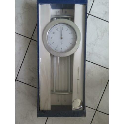 wandklok chrome slinger radio gestuurd