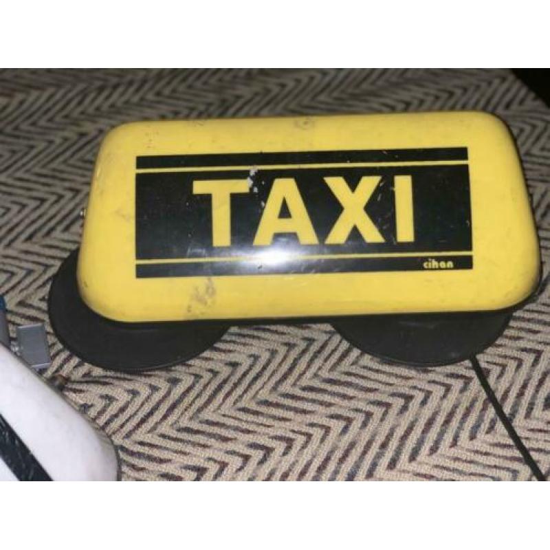 3 vrij nieuwe taxi borden