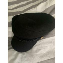 Nieuwe schipperspet van pull and bear