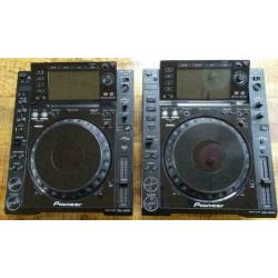 2x CDJ2000s CDJ2000 CDJ 2000 draaitafels PIONEER MINT CONDIT