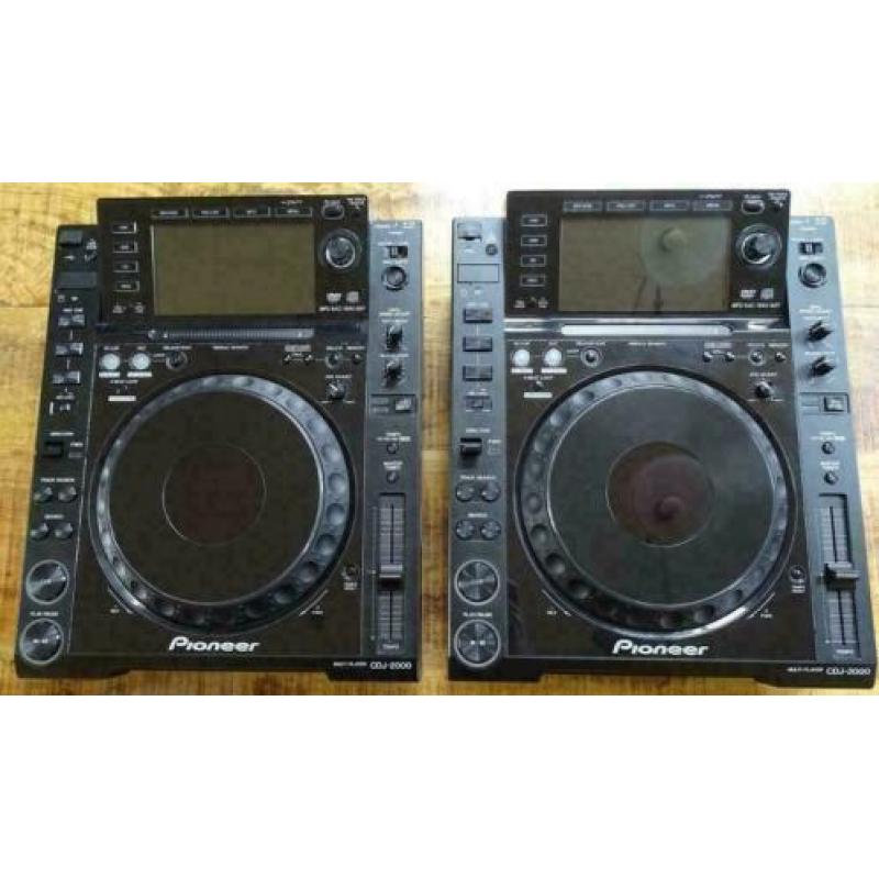 2x CDJ2000s CDJ2000 CDJ 2000 draaitafels PIONEER MINT CONDIT