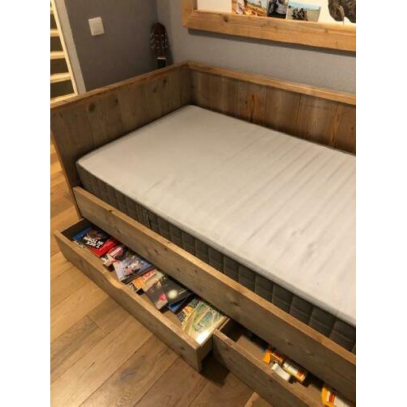 Steigerhout bed
