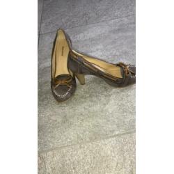 Leuke pumps blauw met strik maat 37