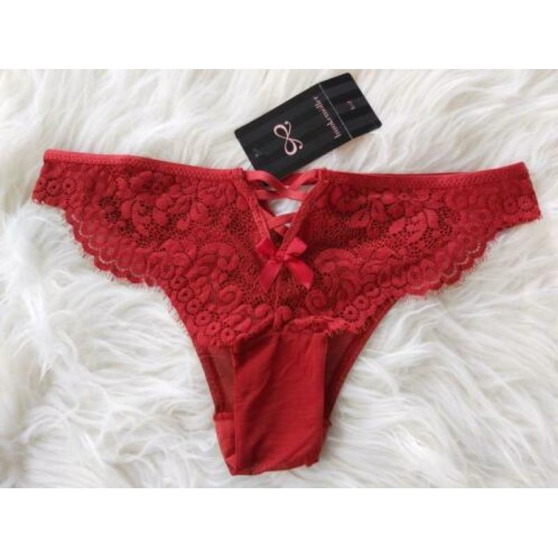 Sexy rode slip van Hunkemoller maat XS