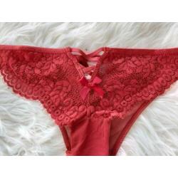 Sexy rode slip van Hunkemoller maat XS