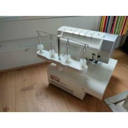 Singer Lockmachine met differentieel transport