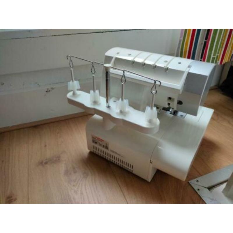 Singer Lockmachine met differentieel transport