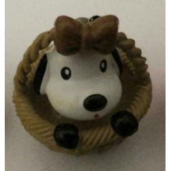 sleutelhanger hond in mand geel bruin of roze