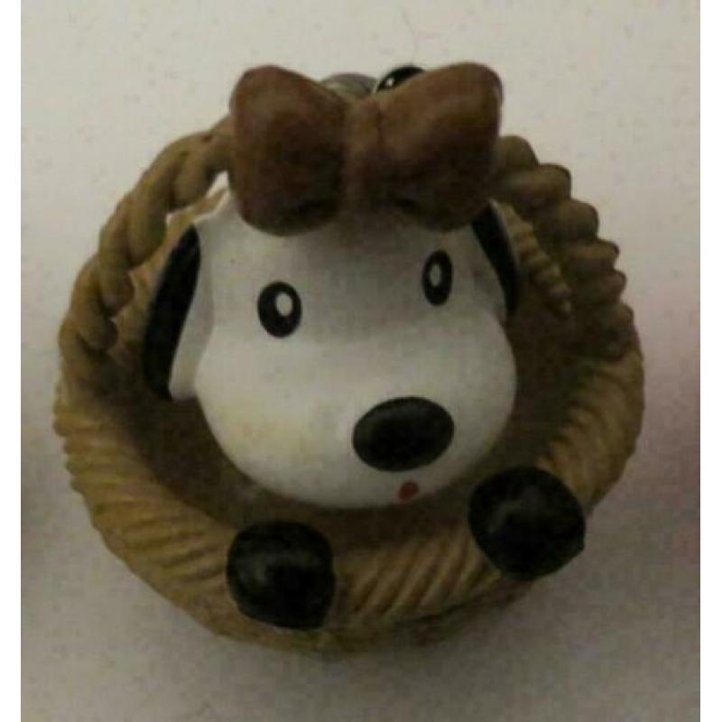 sleutelhanger hond in mand geel bruin of roze