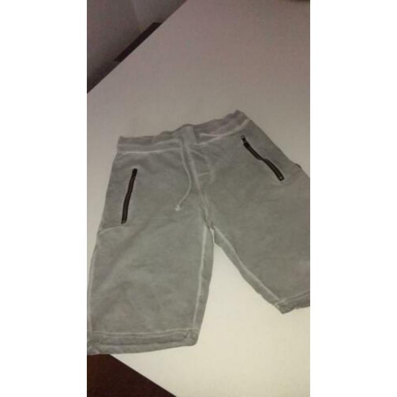 2 korte broeken mt XS