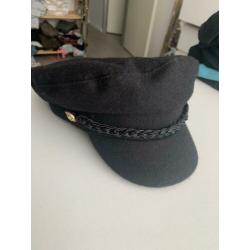 Nieuwe schipperspet van pull and bear