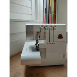 Singer Lockmachine met differentieel transport