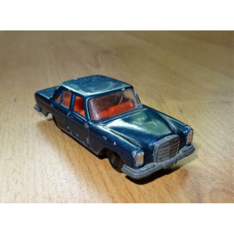 Mercedes Benz 250 SE, Siku.