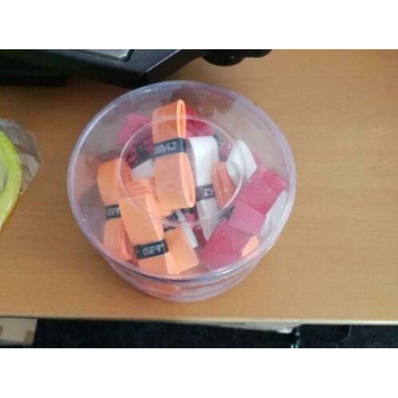 Te koop div tennisspullen incl spanapparaat