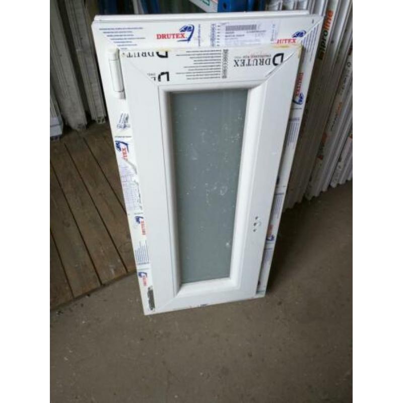 Kunststof draaikiep antraciet b39 x h82 cm