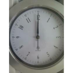 wandklok chrome slinger radio gestuurd
