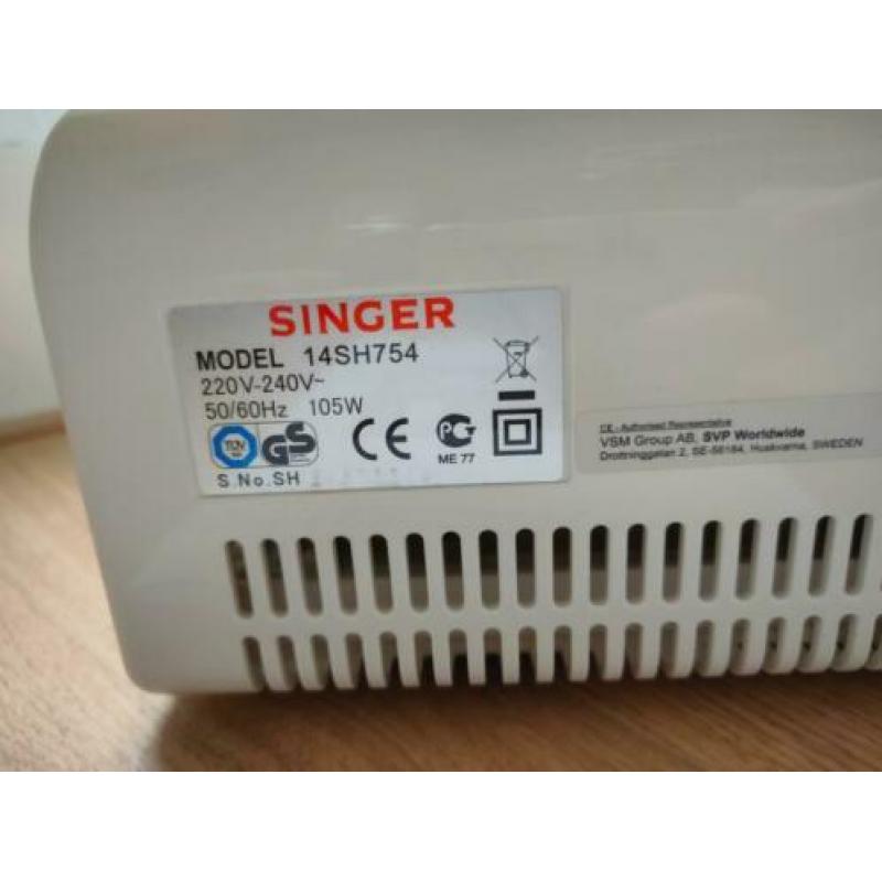 Singer Lockmachine met differentieel transport