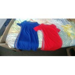 2 jurkjes rood en blauw van het merk Saares maat XL