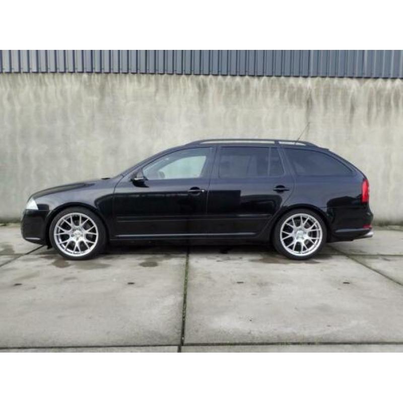 Skoda Octavia Combi 2.0 TFSI RS Navigatie, airco, LMV