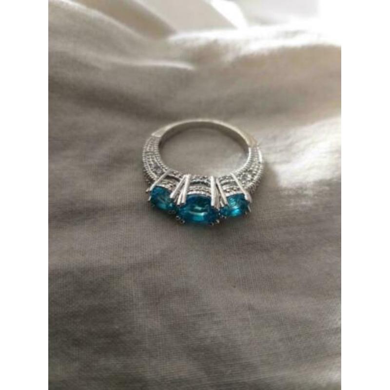 Mooie 925zilveren ring met blauw opaas maat 16.5