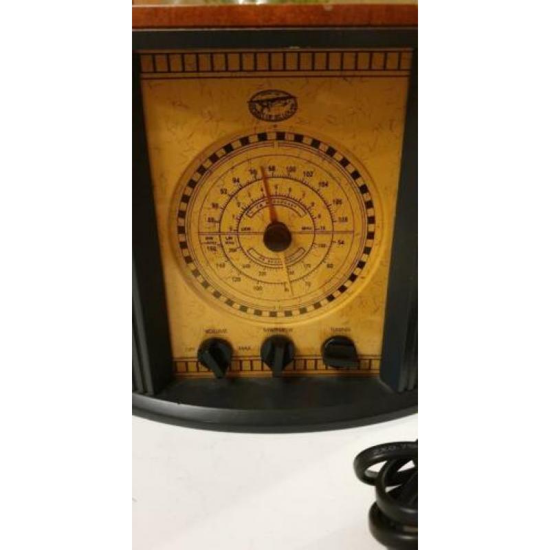 Spirit of St Louis Retro radio van KNVB.