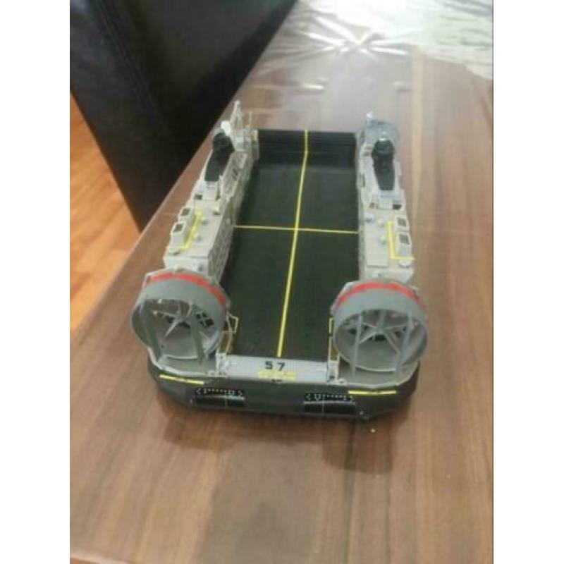 US Navy Landing Craft Air Cushion 1:144 gebouwd