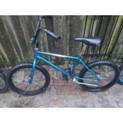 Te koop. 3x crossfiets en een step.
